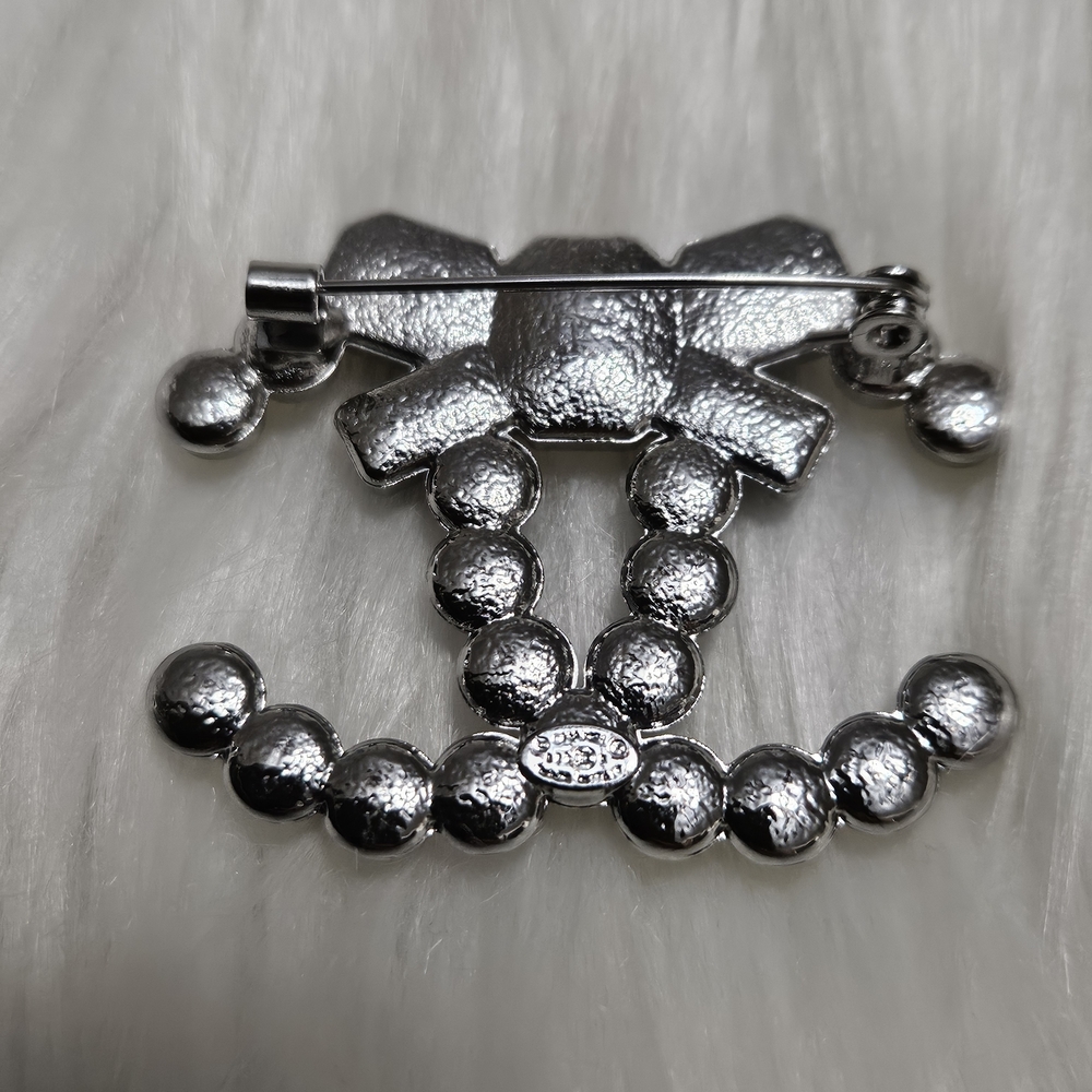 Pearl & Crystal C Brooch - Black, White, Silver - Picture 3 of 3